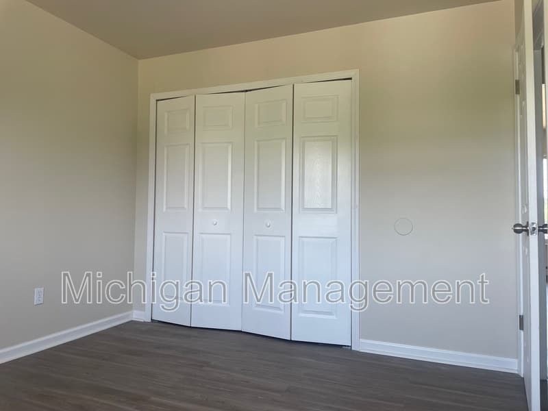 Allen Park Condo: 19220 Wick Rd