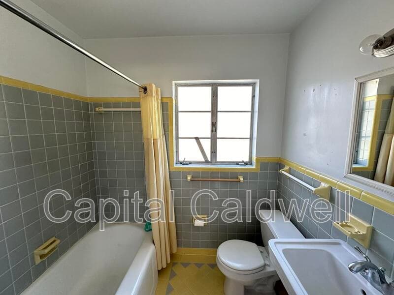 Clearwater House: 18 N Meteor Ave