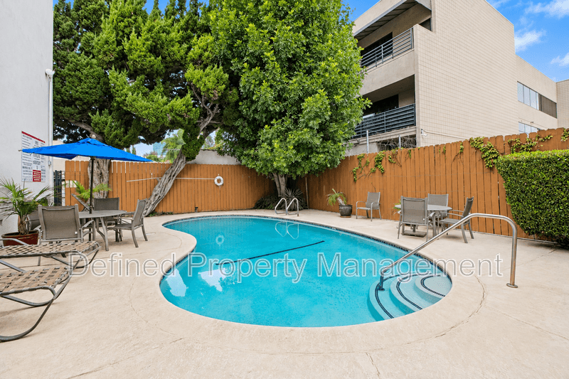 SHERMAN OAKS Condo: 14955 DICKENS ST