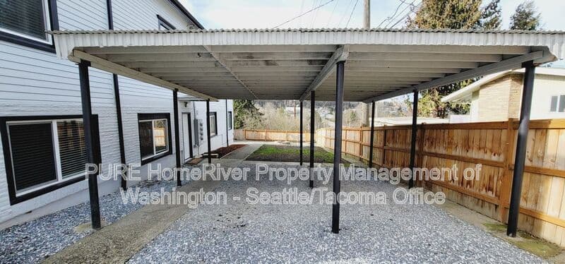 Tacoma Condo: 3216 E Roosevelt Ave