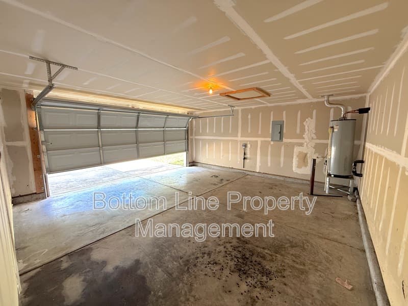 Charlotte House: 1320 Ben Livingston Rd