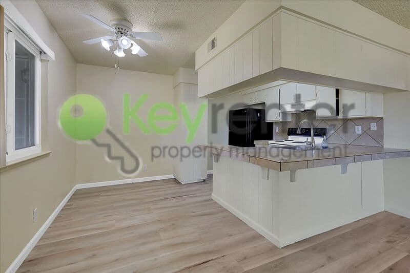 Sacramento House: 2941 Norcade Circle