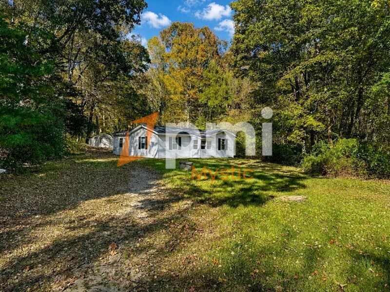 North Stonington House: 24 Milltown Road