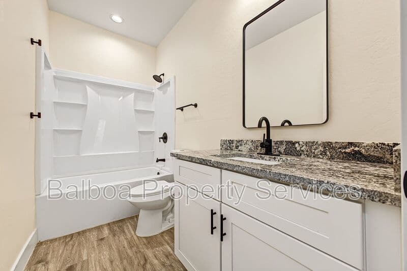 Buckeye Condo: 212 2nd Ave E