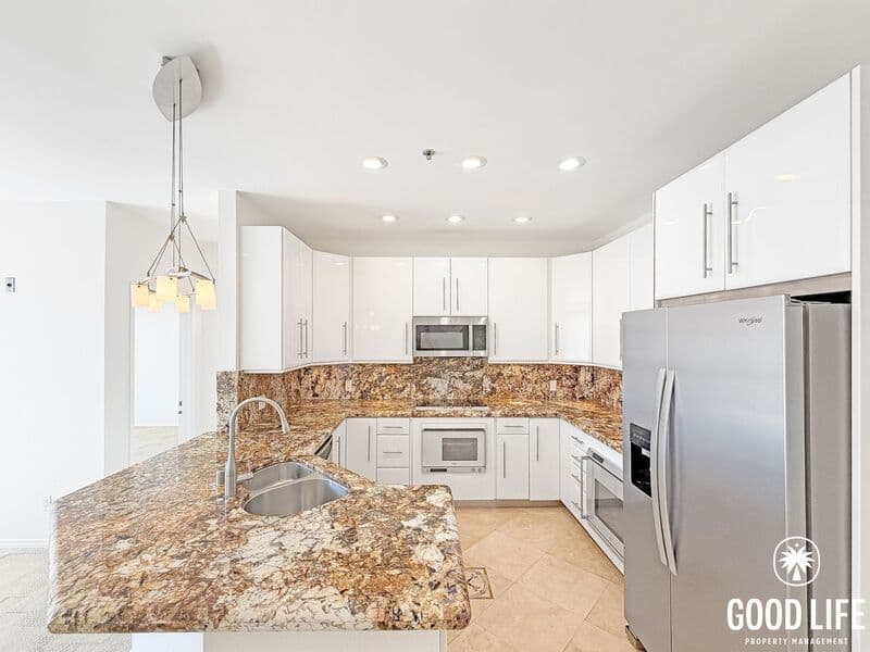 San Diego Condo: 5845 Friars Rd