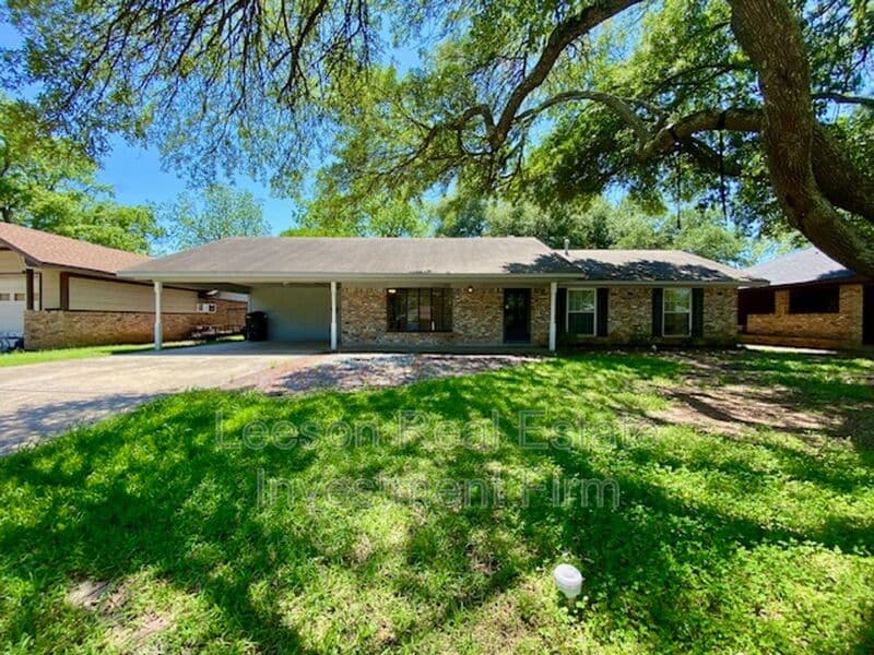 Bossier City House: 2320 Melrose Ave