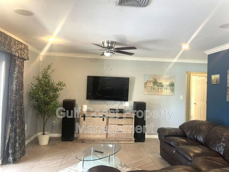 Sarasota House: 3737 Kingswood Dr