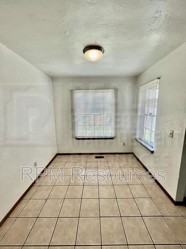 Oklahoma City Condo: 7002 Woodlake Dr