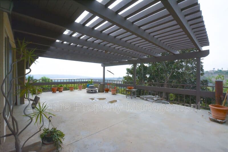 SOMIS House: 5875 N GREENTREE DR