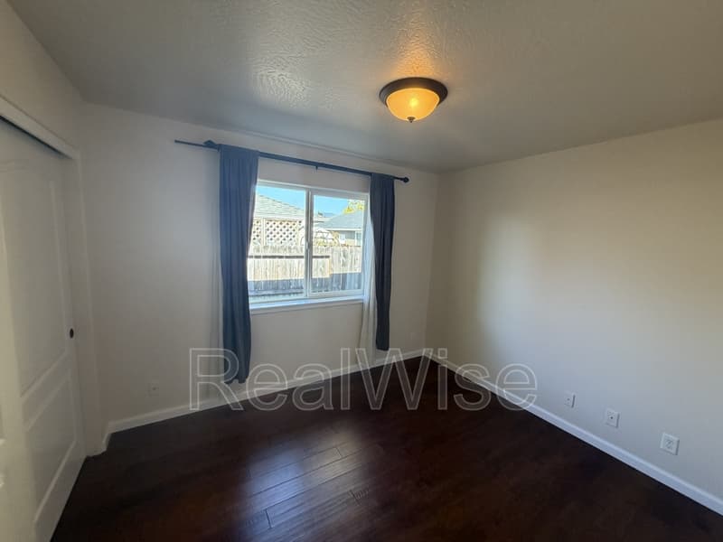 Grants Pass House: 1575 SW Yucca Dr