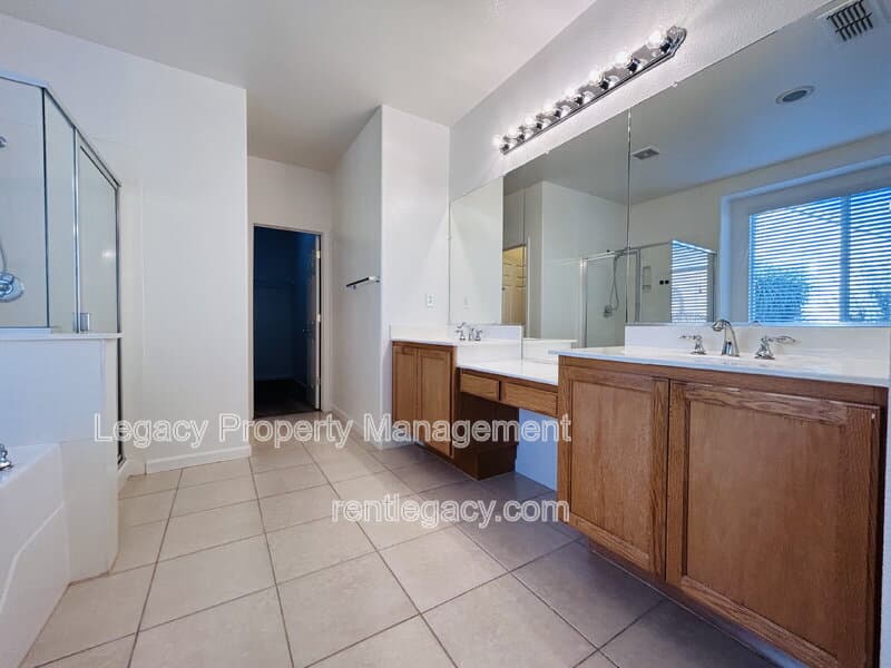 Fairfield House: 5085 Lockie Ln