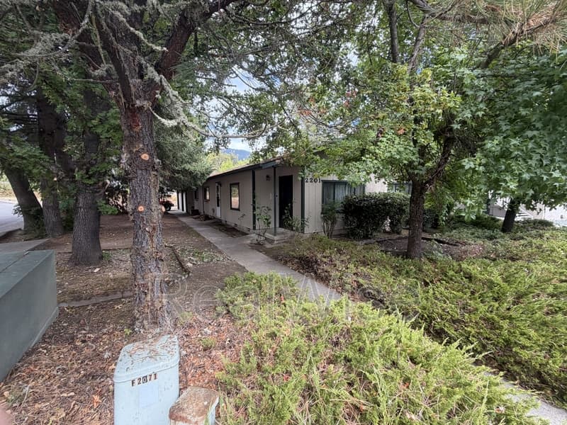 Grants Pass Condo: 2201 NW N Hill Dr