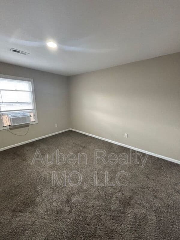 Independence Condo: 8738 E. Thompson Ave.