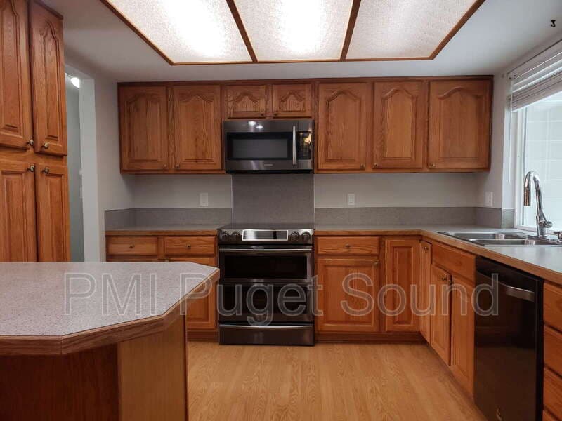 Federal Way House: 32728 35th Ave SW