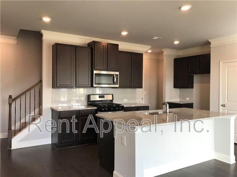 Snellville House: 2590 Norwich Trace
