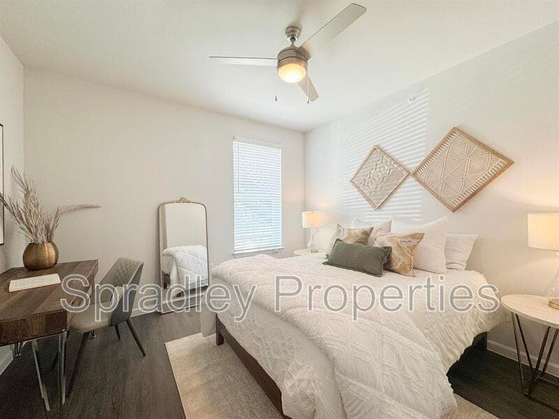 Belton Townhome: 710 Shine St. Apt 2304