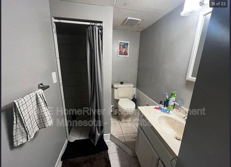 Saint Louis Park House: 1642 Edgewood Ave S