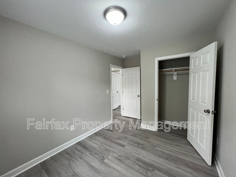 Durham House: 2307 Owen St.