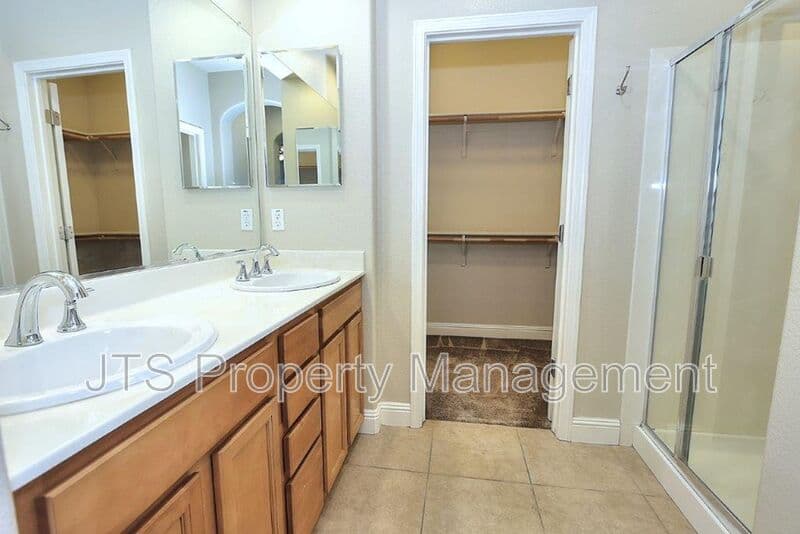 Orangevale House: 9041 Crescenda Lane