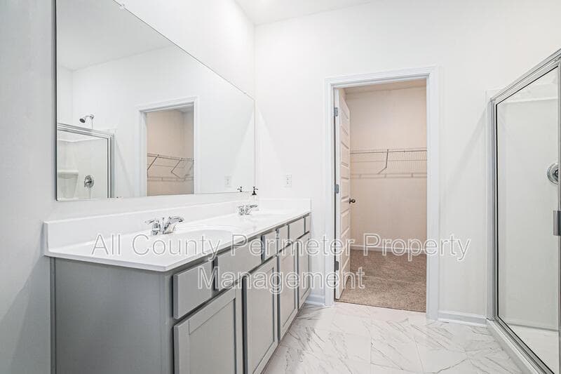 Loganville House: 607 Silver Moon Drive