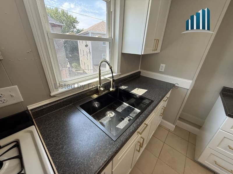 Fall River Condo: 85 Massasoit St