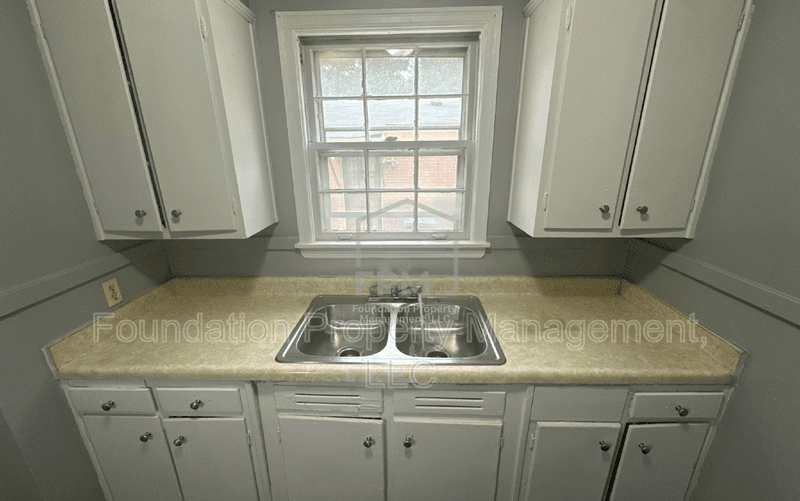 Memphis House: 3326 Rosamond Avenue
