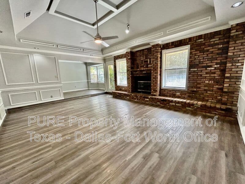 North Richland Hills House: 7729 Red Oak St.