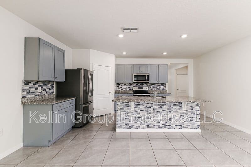 Haines City House: 972 Serchio St
