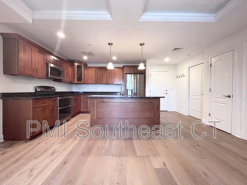 New London Condo: 461 Bank Street
