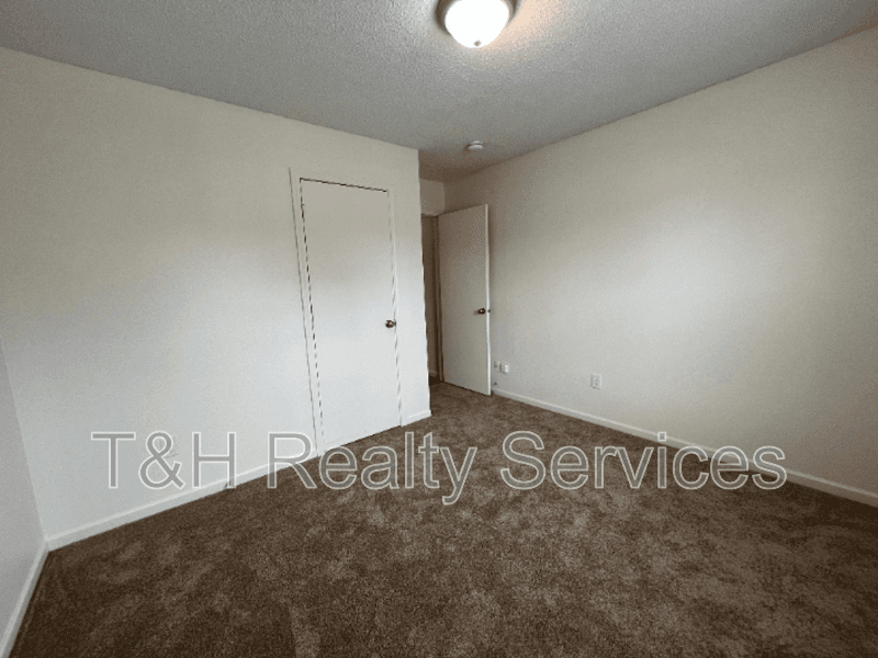 Indianapolis House: 4210 Village Trace Boulevard