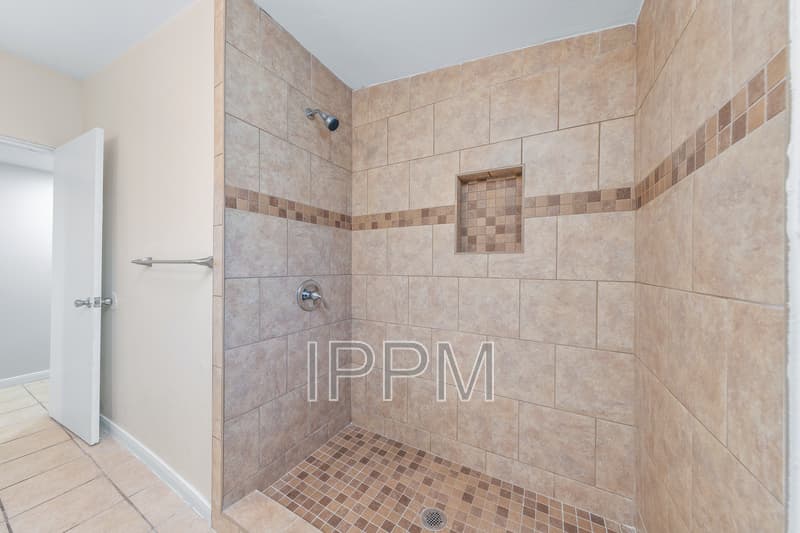 Harlingen House: 1651 Hamilton