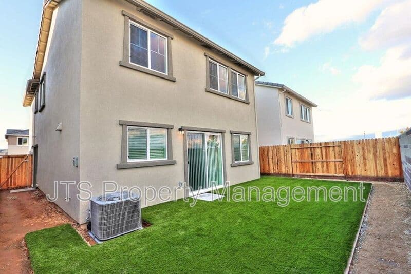 Roseville House: 2049 Shady Tree Circle