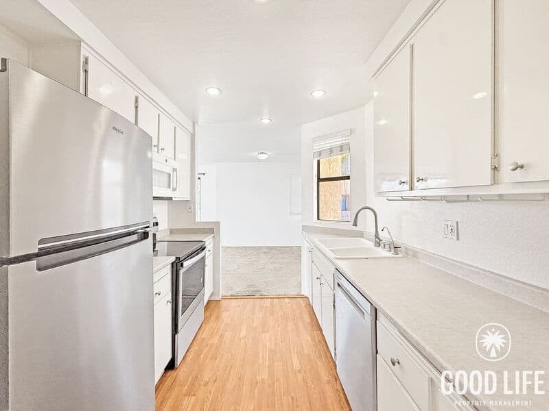 La Jolla Condo: 8310 Via Sonoma