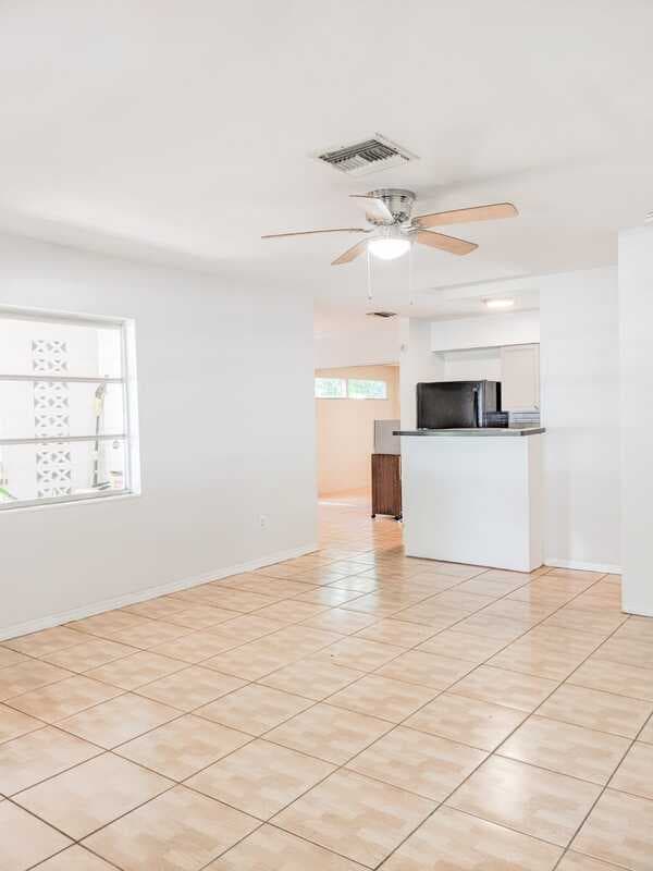 St. Petersburg House: 10520 54th Avenue North