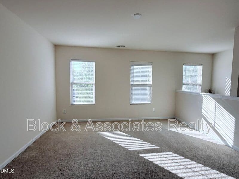 Durham House: 8 Duck Pond Ct