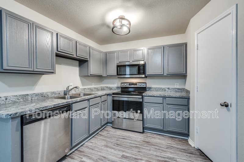 Mansfield Condo: 321 Queens Court - South