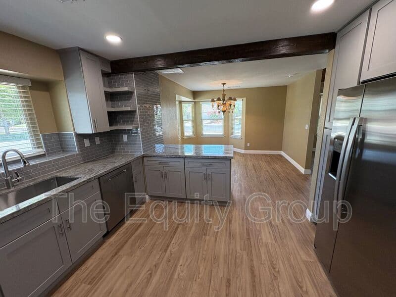 Visalia House: 2322 East Vassar Dr