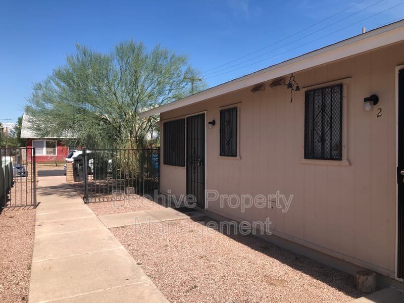 Phoenix House: 1153 E Taylor St