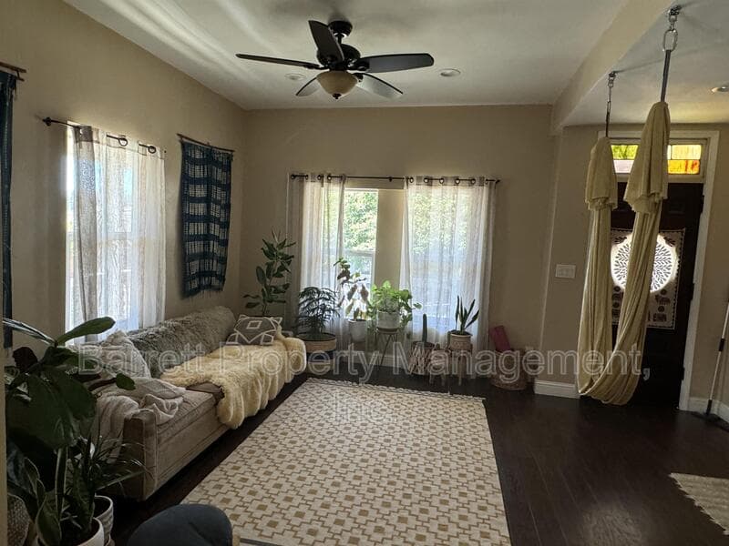 Grass Valley House: 410 W. Main St