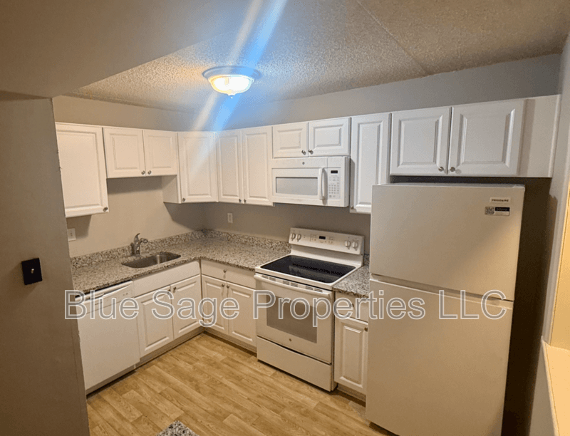 Wallingford Condo: 768 Putnam Blvd. A