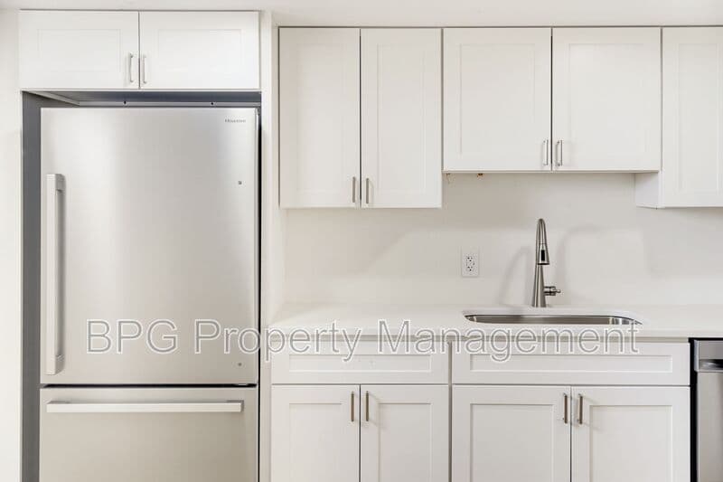 Woodstock Condo: 204 N Muhlenberg St