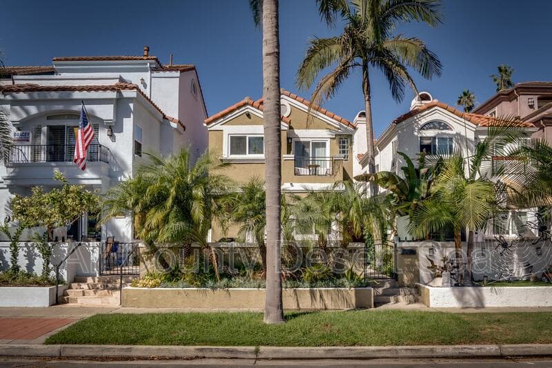 Huntington Beach House: 621 8th St