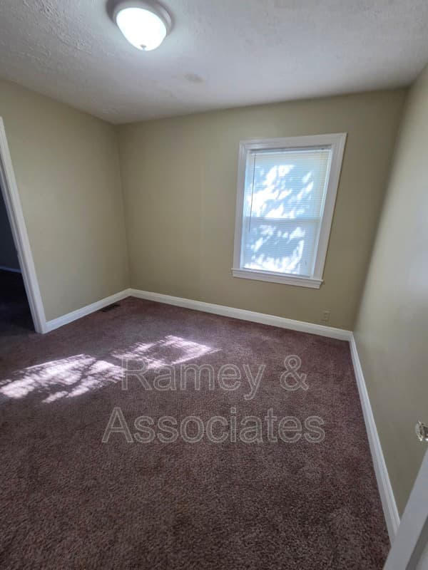 Louisville House: 1091 Bicknell Ave