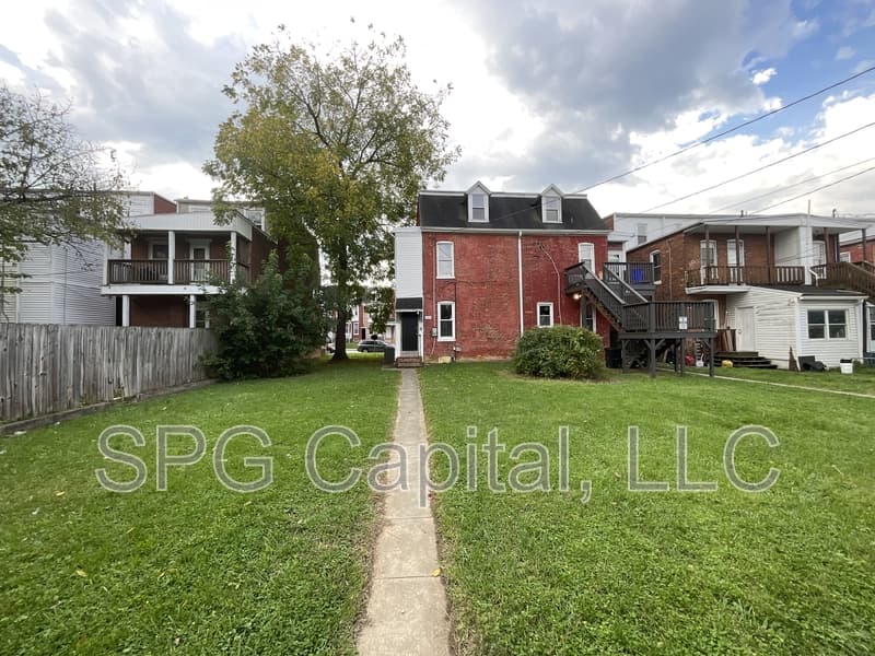 York House: 231 W Jackson St