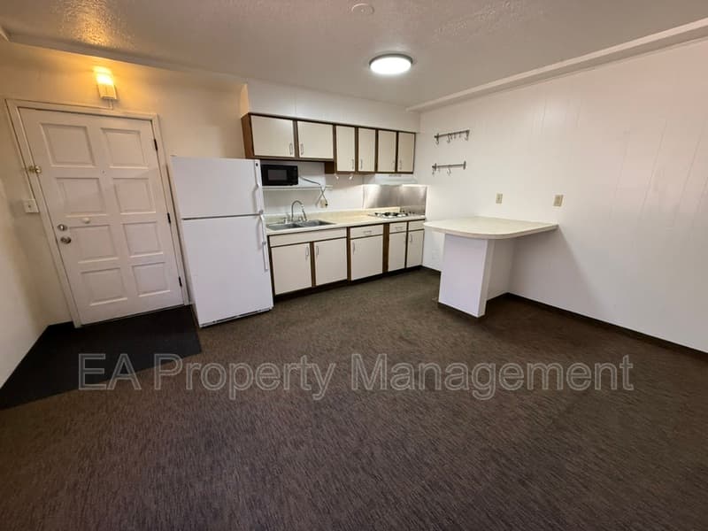 Albuquerque House: 7700 McKnight Ave NE