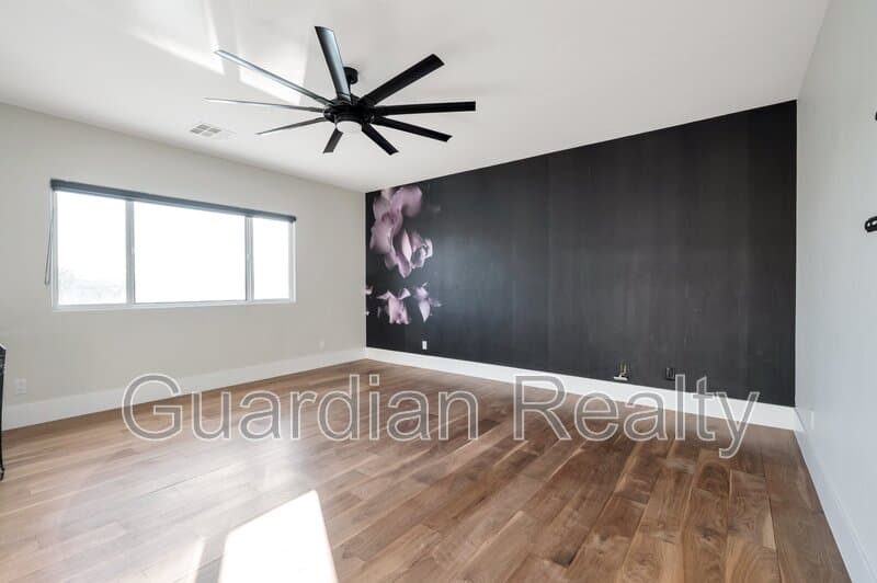Henderson House: 2485 Sturrock Dr