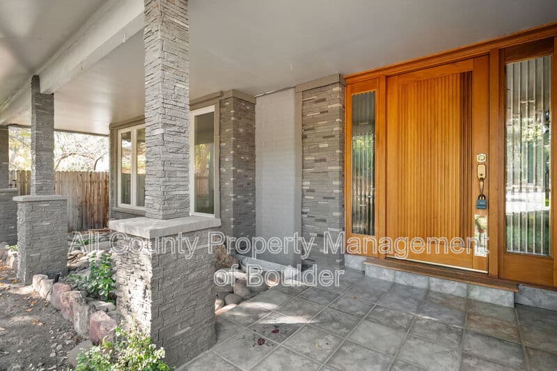 Boulder House: 4453 Pali Way