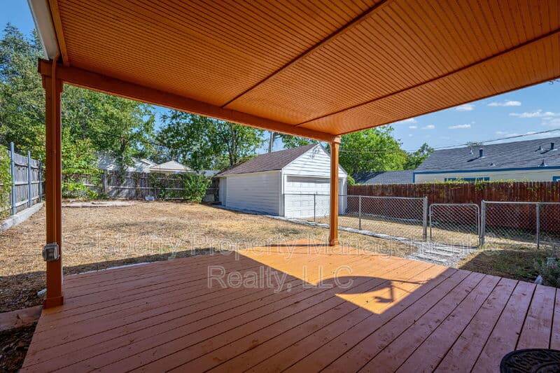 Fort Worth House: 3824 Collinwood Avenue