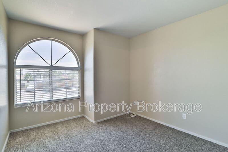 Glendale House: 3622 W. Wagoner Rd.