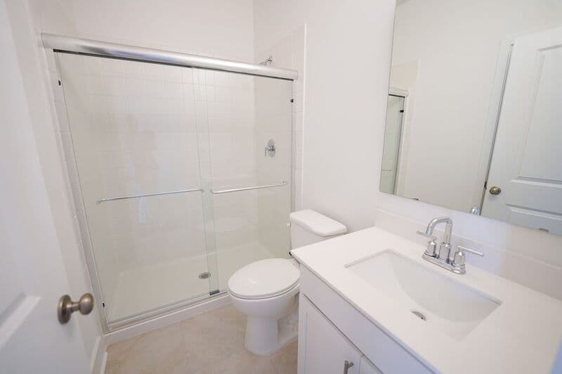 Bloomingdale House: 128 Kingswood Cir